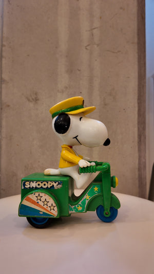 Vintage Snoopy Peanuts 3 Wheel Tricycle Toy Car Green