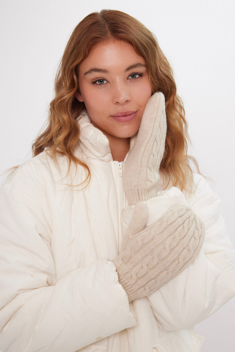 Cable Knit Mittens in Cream
