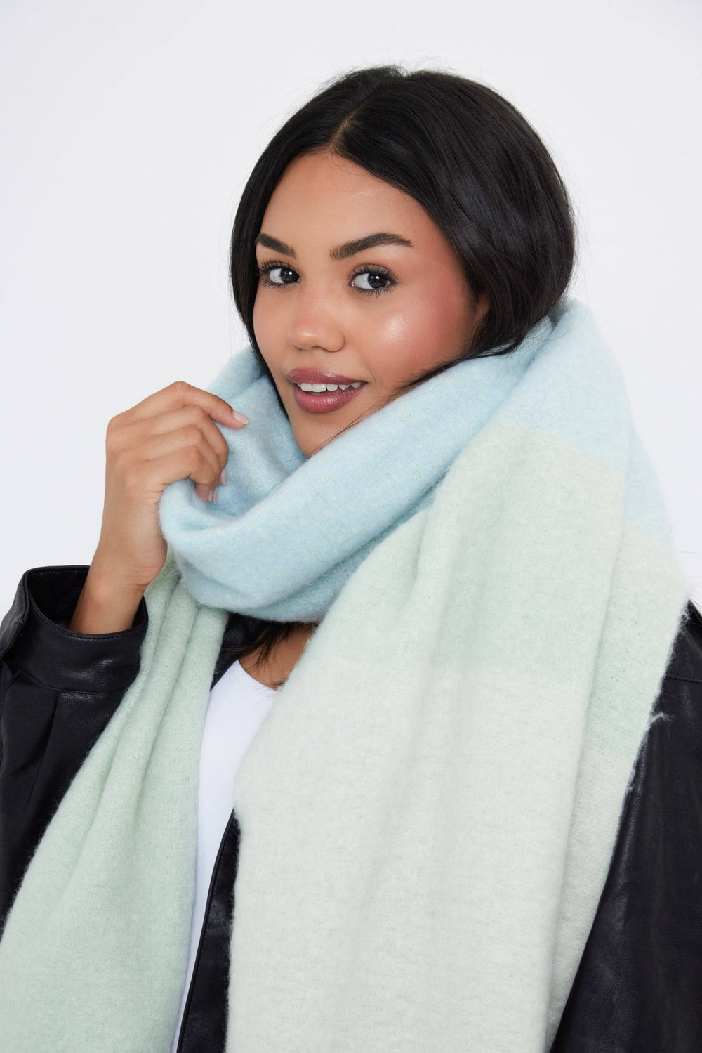 Oversized Chunky Blanket Scarf in Blues