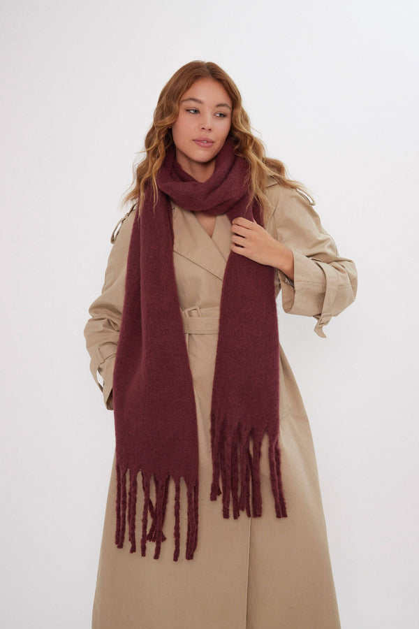 Oversized Chunky Blanket Scarf in Burgandy