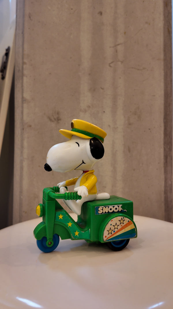 Vintage Snoopy Peanuts 3 Wheel Tricycle Toy Car Green