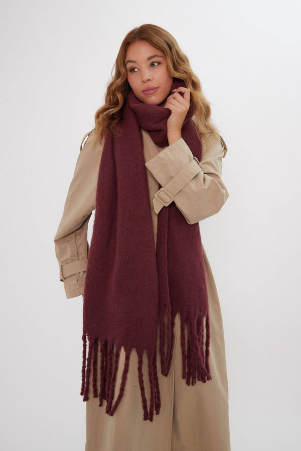 Oversized Chunky Blanket Scarf in Burgandy