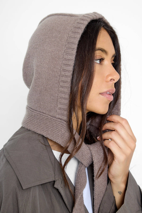 Chunky Ties Knitted Bonnet in Taupe