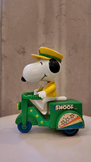 Vintage Snoopy Peanuts 3 Wheel Tricycle Toy Car Green