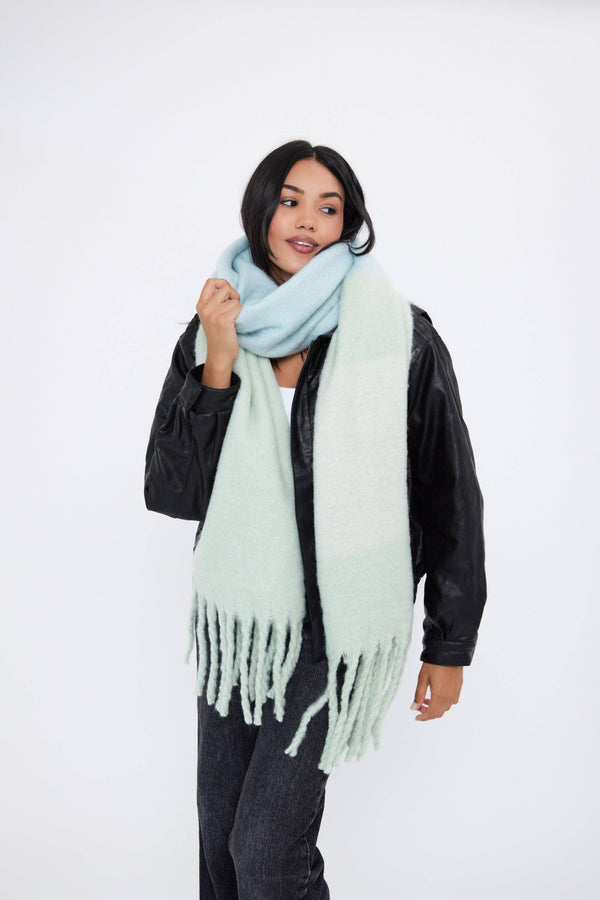 Oversized Chunky Blanket Scarf in Blues