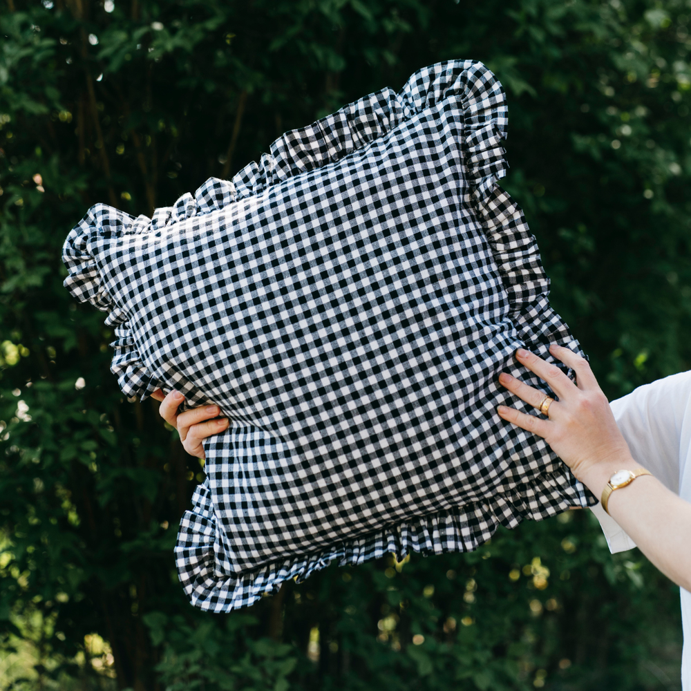 OMOM Cushion Cover / Sofa Cushion in Organic Cotton - Ruffle