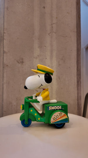 Vintage Snoopy Peanuts 3 Wheel Tricycle Toy Car Green