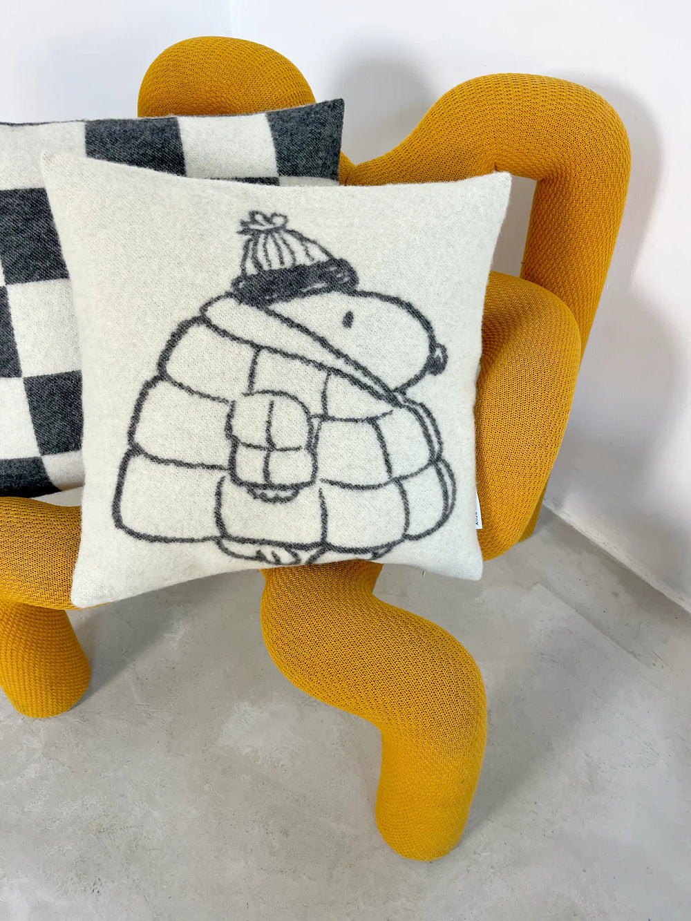 Peanuts Snoopy In Puffer Cushion