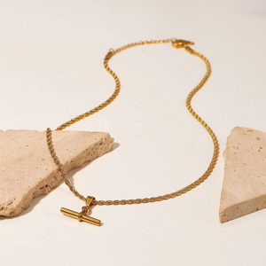 Twisted Chain T Bar Pendant Necklace