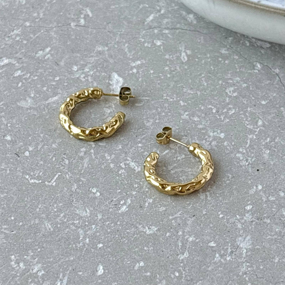 Tarnish Resistant Molten Studs