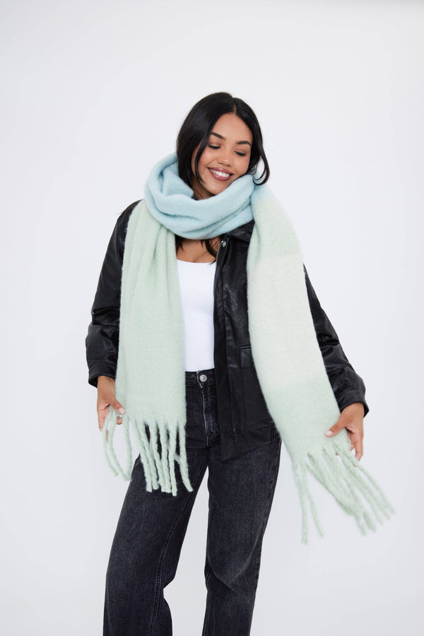 Oversized Chunky Blanket Scarf in Blues